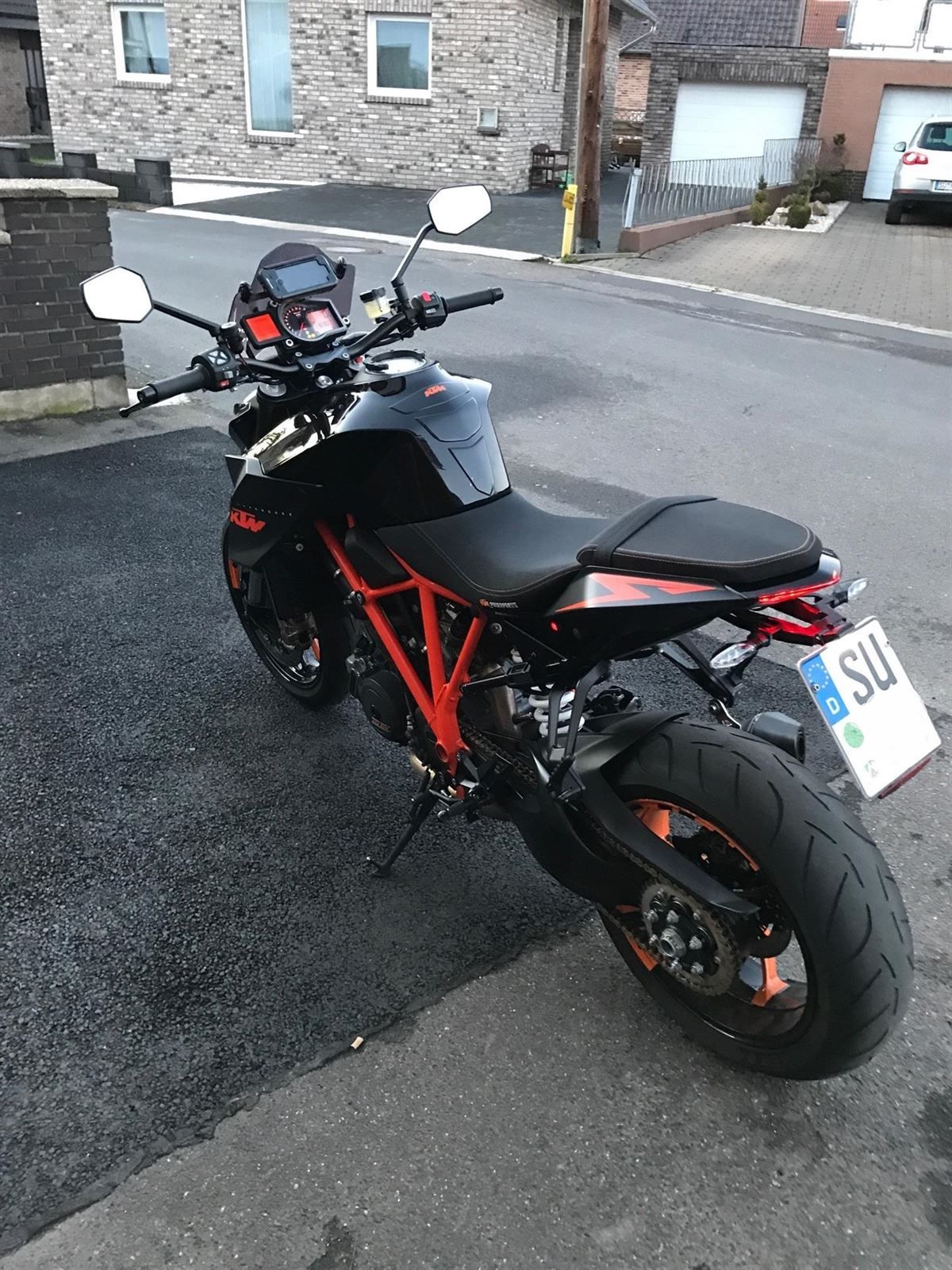 Carbon Sitzheizung nachgerüstet.