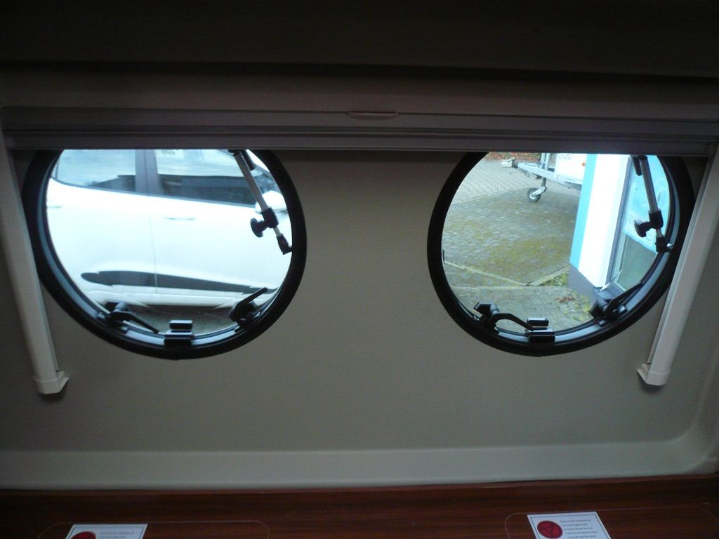 Thitronik WiPro III safe.lock Alarmanlage im Citroen Jumper mit Funk-Magnetkontakten.
Original Schlüssel gegen Replay-Attacken umgebaut.