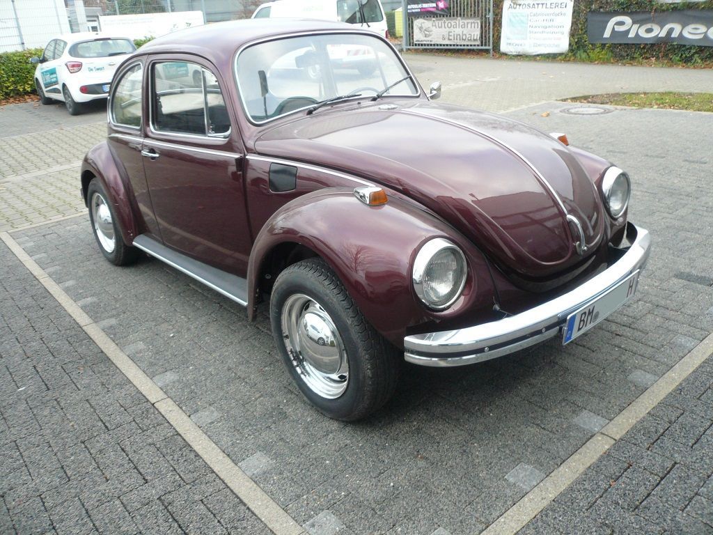 VW Käfer 1302 Vordere Sitze und Rücksitzbank, Bezüge in Kunstleder/Cord Stoff schwarz neu angefertigt und montiert. Rosshaar Polsterung neu geliefert und montiert.