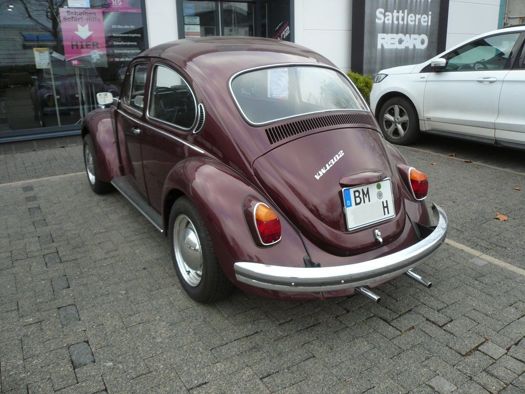 VW Käfer 1302 Vordere Sitze und Rücksitzbank, Bezüge in Kunstleder/Cord Stoff schwarz neu angefertigt und montiert. Rosshaar Polsterung neu geliefert und montiert.