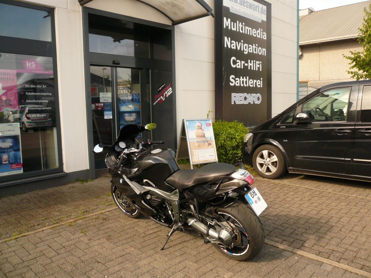 Sitzbank in Kunstleder Carbon/Antirutsch neu bezogen.