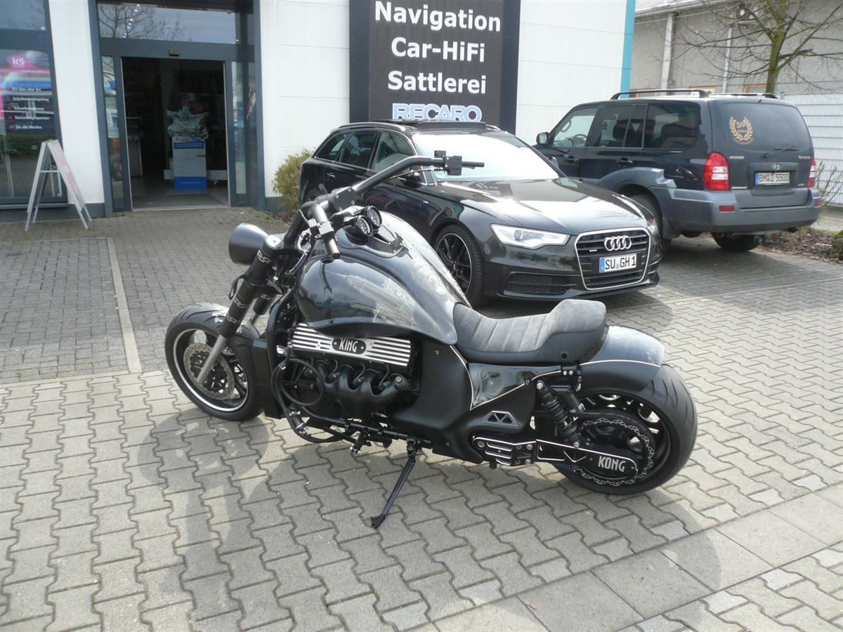 Sitzpolsterung angefertigt & angepasst. Bezug aus Leder/Alcantara nach Vorgabe angefertigt und montiert.