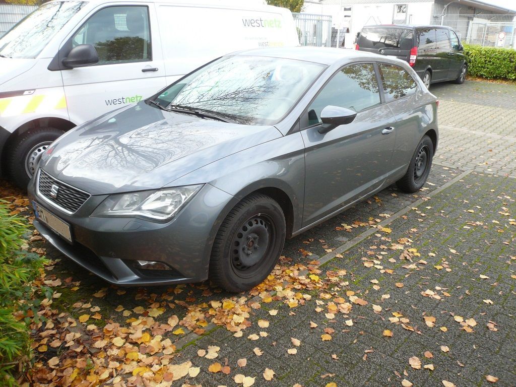 JVC KW-M875DBW Media Station mit Wireless Apple CarPlay und Androidauto im Seat Leon nachgerüstet. Fahrzeugeinstellungen bleiben erhalten.