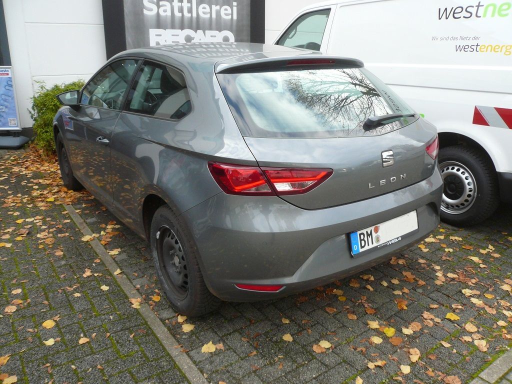 JVC KW-M875DBW Media Station mit Wireless Apple CarPlay und Androidauto im Seat Leon nachgerüstet. Fahrzeugeinstellungen bleiben erhalten.