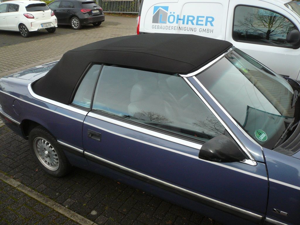 Chrysler Le Baron , Verdeck Bezug in Sonnenland Stoff schwarz mit beheizter Glasheckscheibe geliefert und montiert.