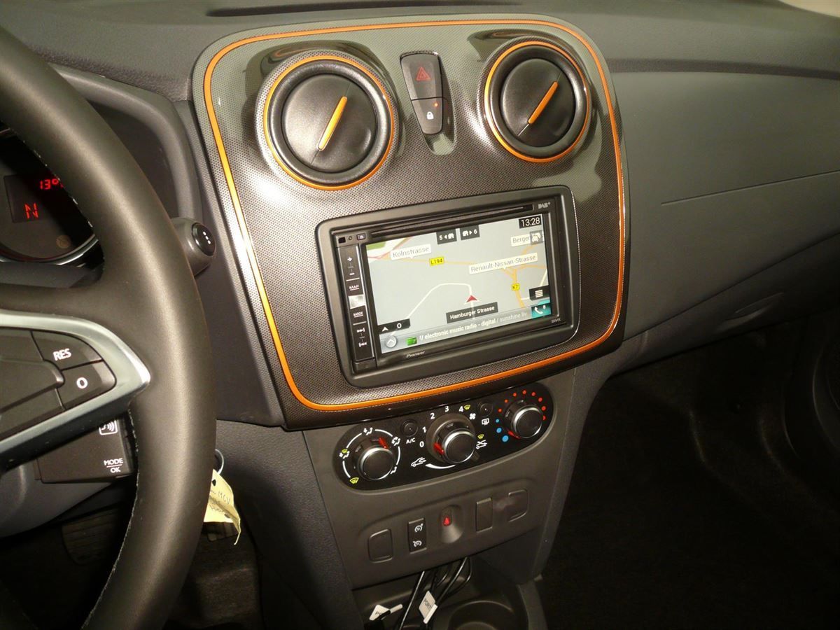 Pioneer AVIC-F980DAB 2DIN Navigation im Dacia Logen MCV nachgerüstet.