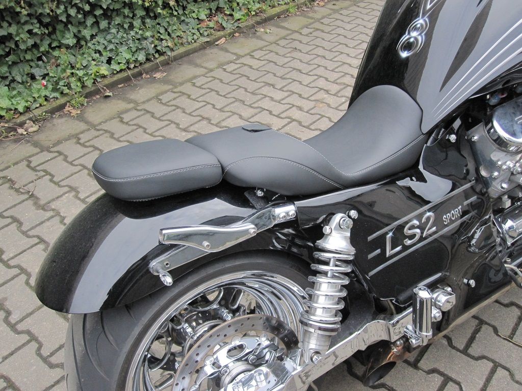 Boss Hoss Polsterung angefertigt und angepasst , Sitzbezug in Leder neu angefertigt und montiert. 