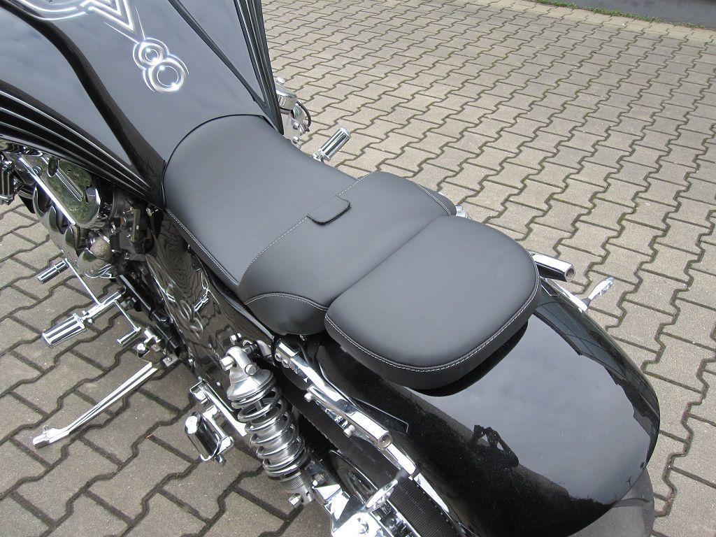 Boss Hoss Polsterung angefertigt und angepasst , Sitzbezug in Leder neu angefertigt und montiert. 