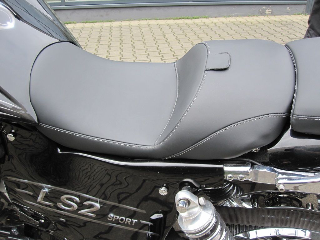 Boss Hoss Polsterung angefertigt und angepasst , Sitzbezug in Leder neu angefertigt und montiert. 