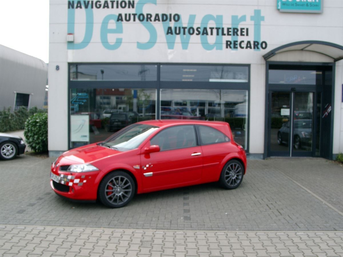 RECARO Sport Sitze in Leder/Alcantara neu bezogen & im Megane montiert.