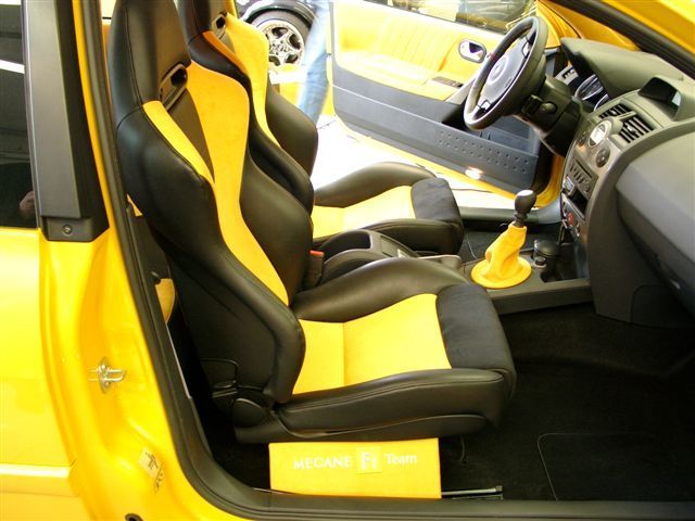 RECARO Sport Sitze in Leder/Alcantara neu bezogen & im Megane montiert.