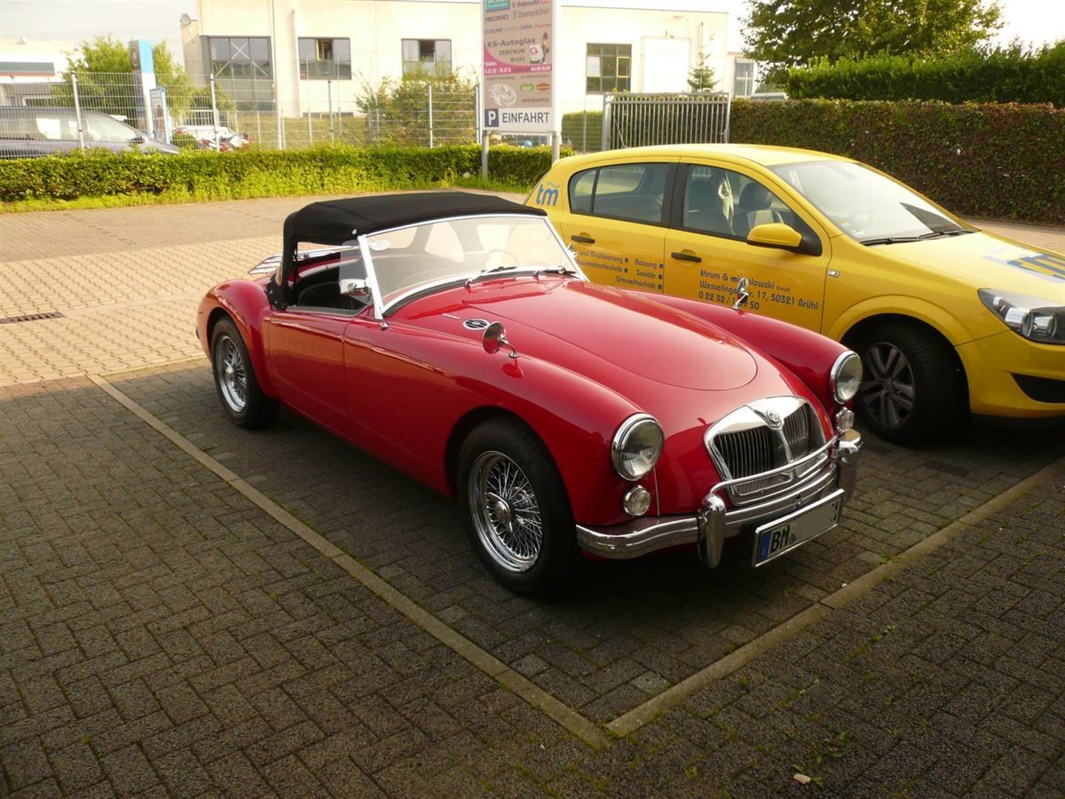 Verdeckbezug in Stoff neu geliefert & montiert.