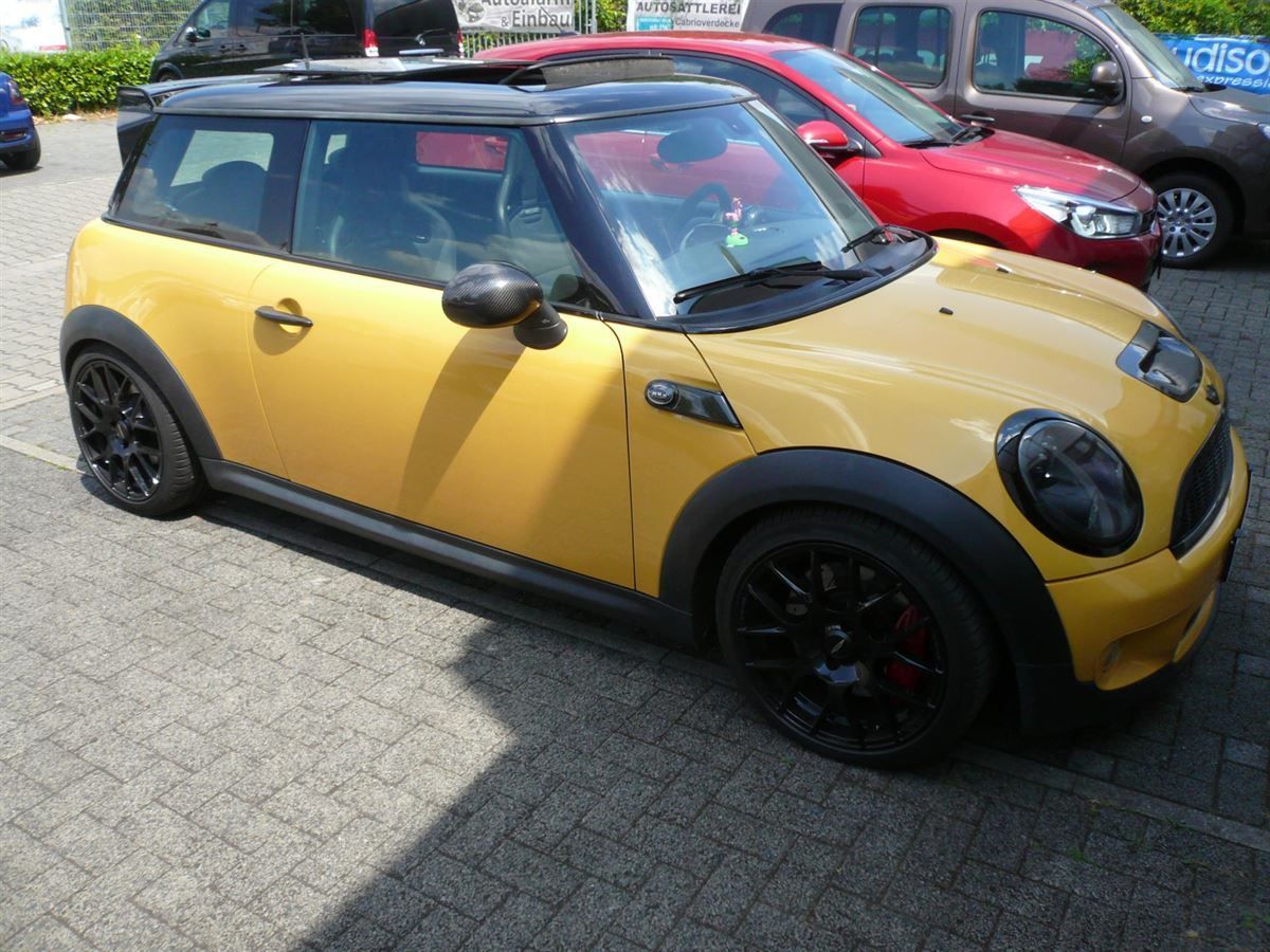 Mini Cooper, Recaro Sportster CS Sitze mit Carbon Rückschale montiert. Kofferraum- und Rücksitzabdeckung angefertigt und montiert.