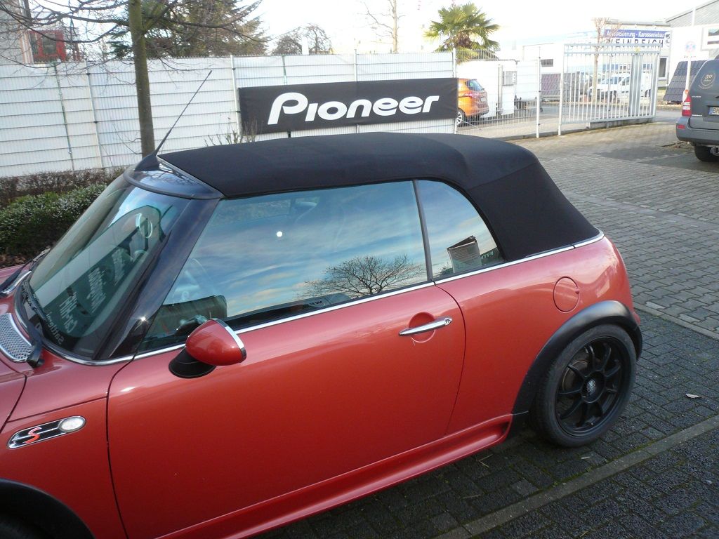 BMW Mini, Verdeckbezug Sonnenland Stoff schwarz mit beheizter Heckscheibe geliefert und montiert.