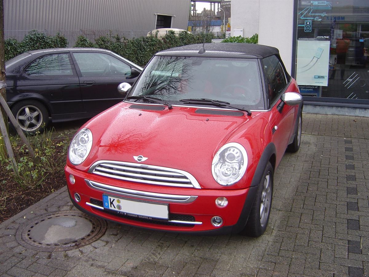 Mini Cabrio komplette Innenausstattung in Leder Schwarz/rot neu angefertigt und montiert.