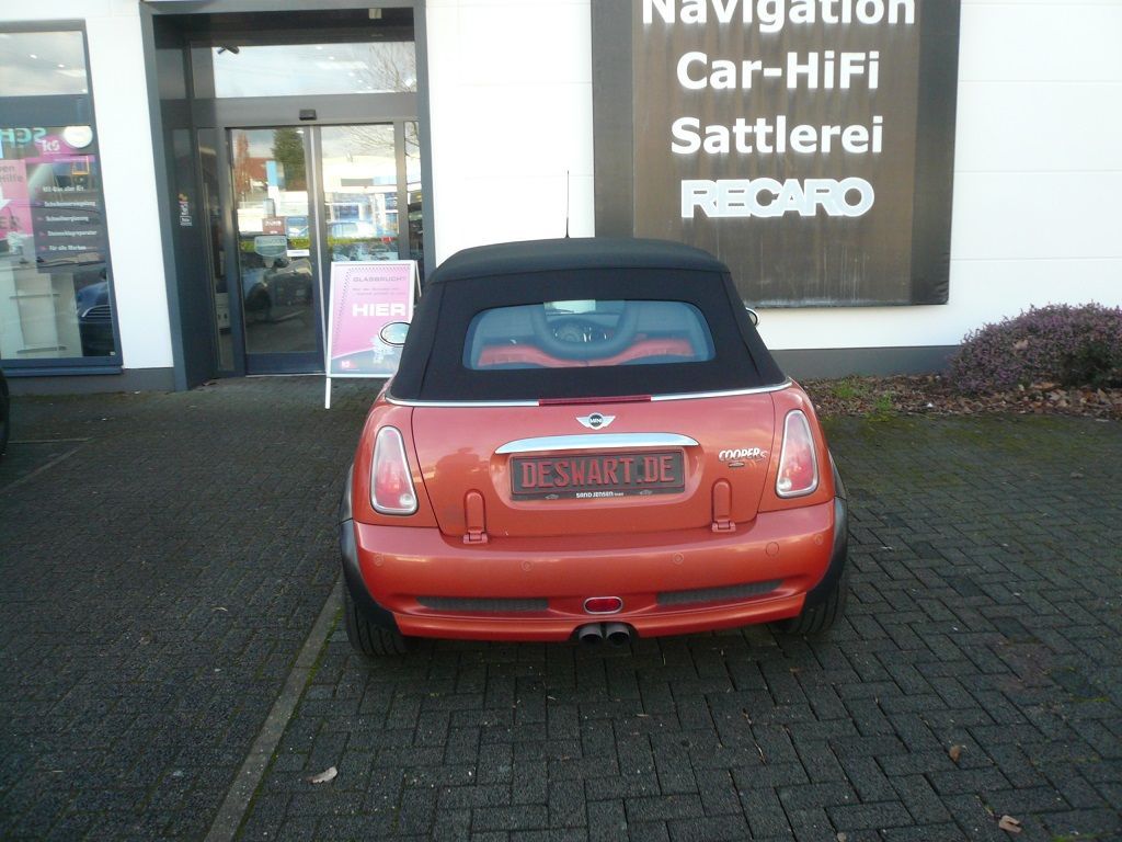 BMW Mini, Verdeckbezug Sonnenland Stoff schwarz mit beheizter Heckscheibe geliefert und montiert.