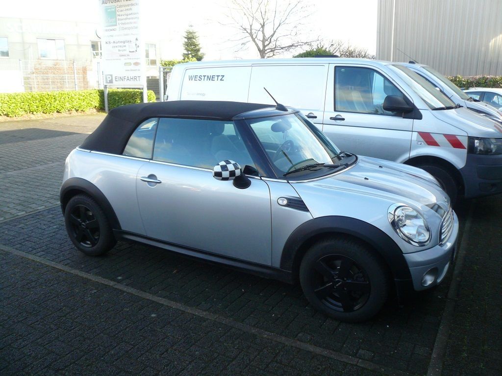 BMW Mini, Verdeckbezug Sonnenland Stoff schwarz mit beheizter Heckscheibe geliefert und montiert.