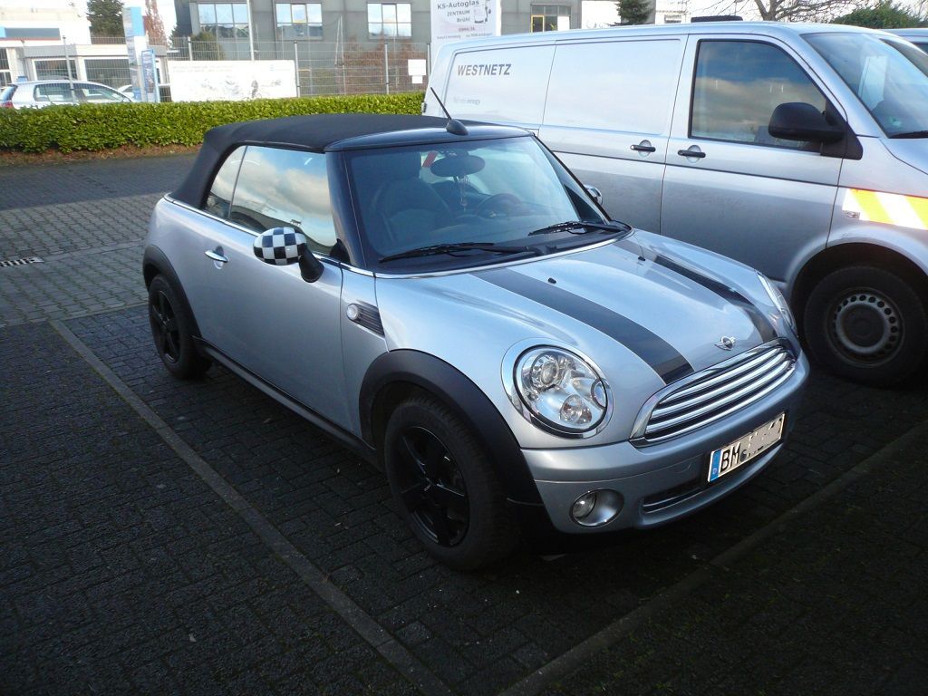 BMW Mini, Verdeckbezug Sonnenland Stoff schwarz mit beheizter Heckscheibe geliefert und montiert.