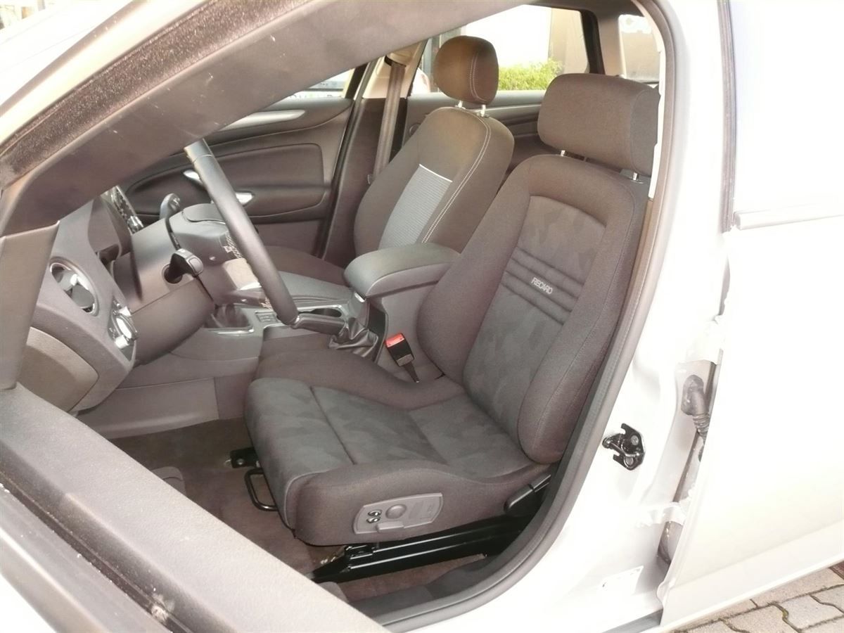RECARO Ergomed E im Ford Mondeo nachgerüstet.