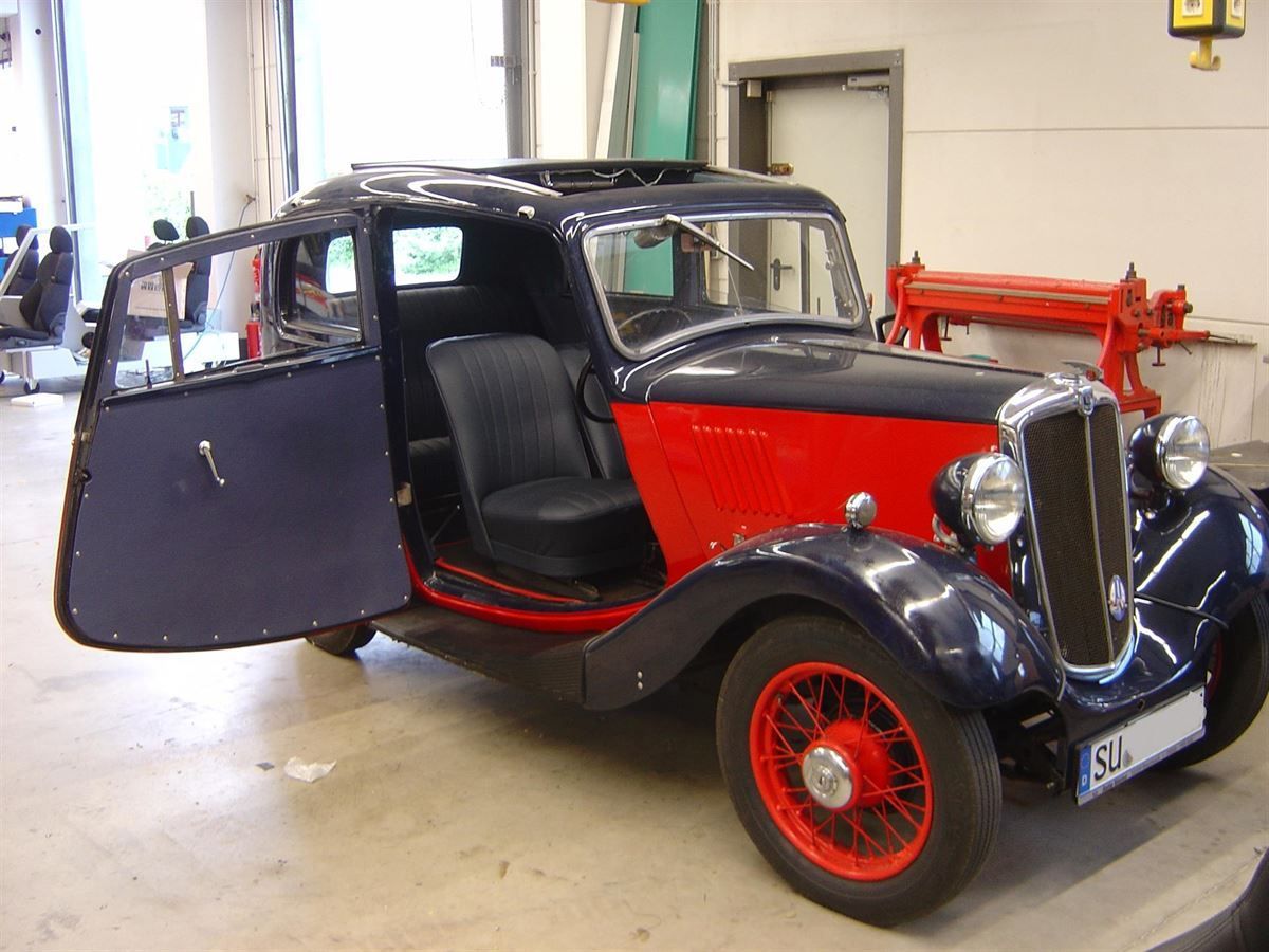 Moris von 1936, Innenausstattung  in Leder neu angefertigt und montiert.