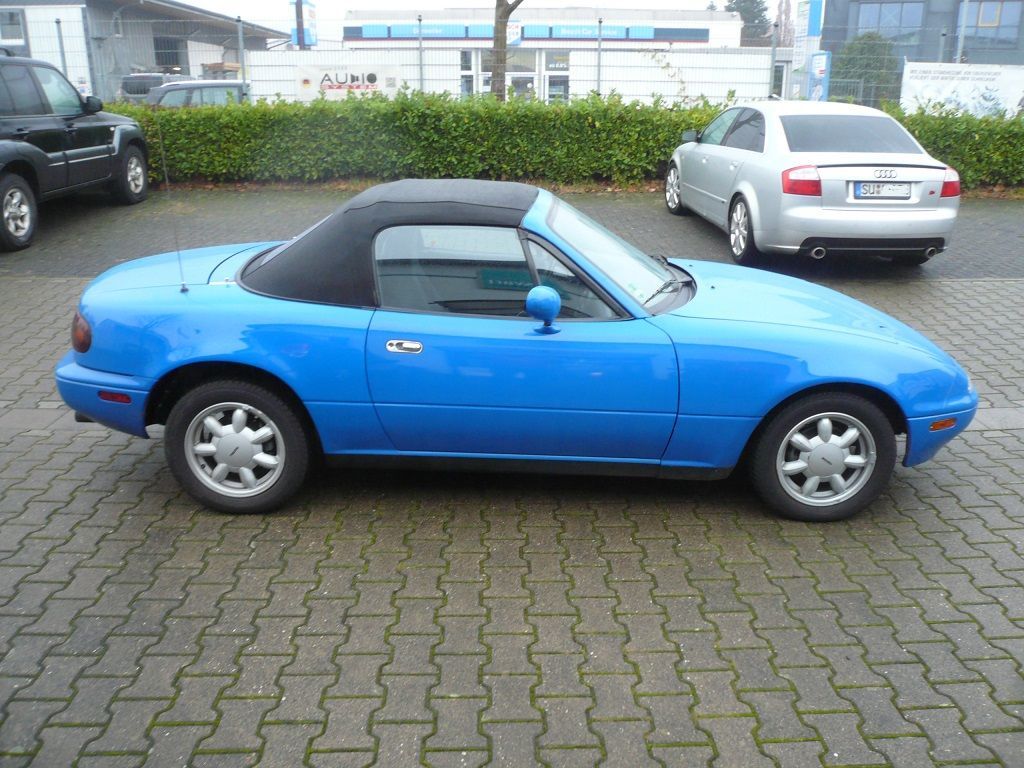 Mazda MX5 Cabrio, Verdeckbezug Sonnenland Stoff schwarz geliefert und montiert.