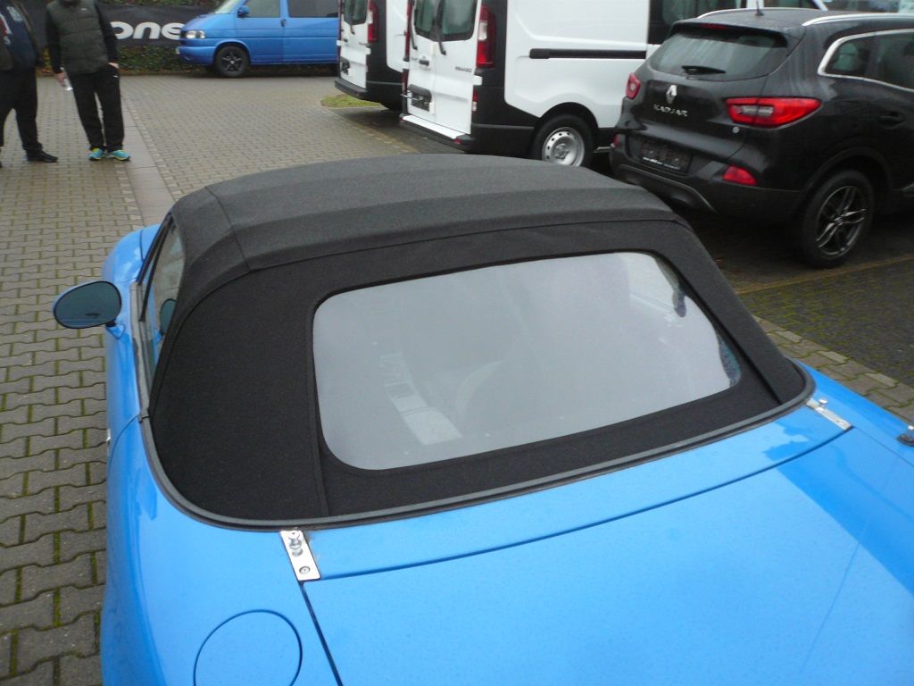 Mazda MX5 Cabrio, Verdeckbezug Sonnenland Stoff schwarz geliefert und montiert.