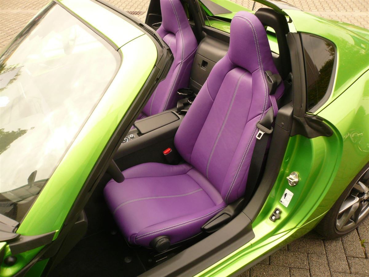 Mazda MX5 Cabrio Innenausstattung in Leder Lamborghini Lila mit grünen Nähten neu angefertigt und montiert.