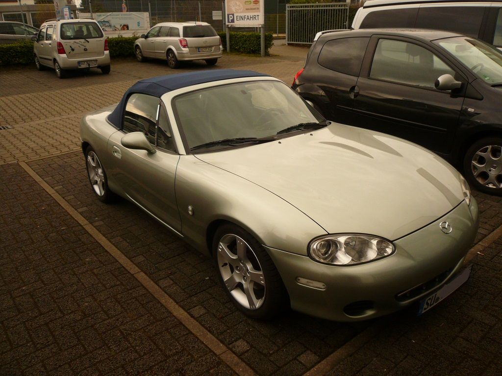 Verdeck Bezug in Sonnenland Stoff blau mit beheizter Glasheckscheibe für Mazda MX5 NB geliefert und montiert.