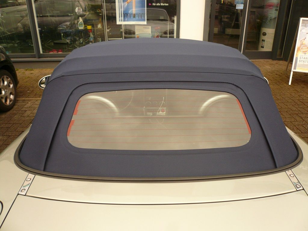 Verdeck Bezug in Sonnenland Stoff blau mit beheizter Glasheckscheibe für Mazda MX5 NB geliefert und montiert.