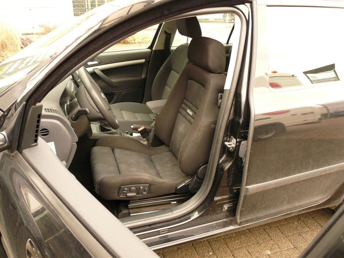 RECARO Ergomed ES im Octavia montiert.