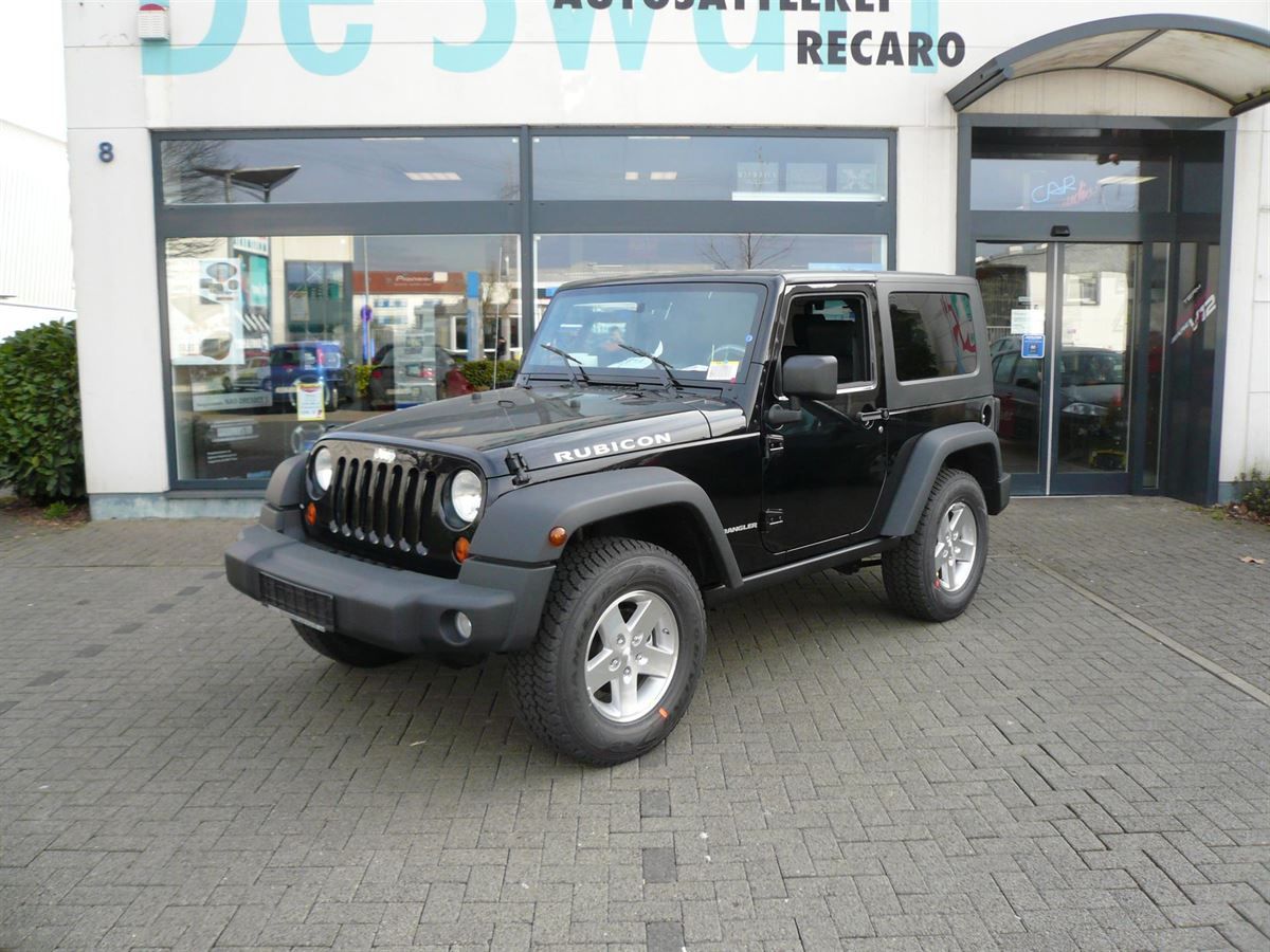 Jeep Wrangler „Rubicon“ Innenausstattung in Leder schwarz neu angefertigt und montiert.