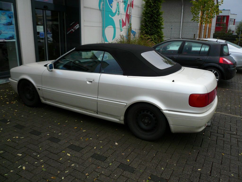 Audi 80, Verdeckbezug Sonnenland Stoff schwarz geliefert und montiert.