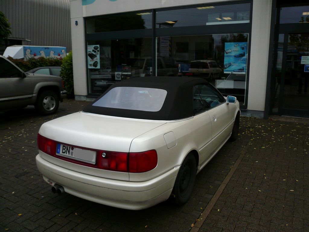 Audi 80, Verdeckbezug Sonnenland Stoff schwarz geliefert und montiert.