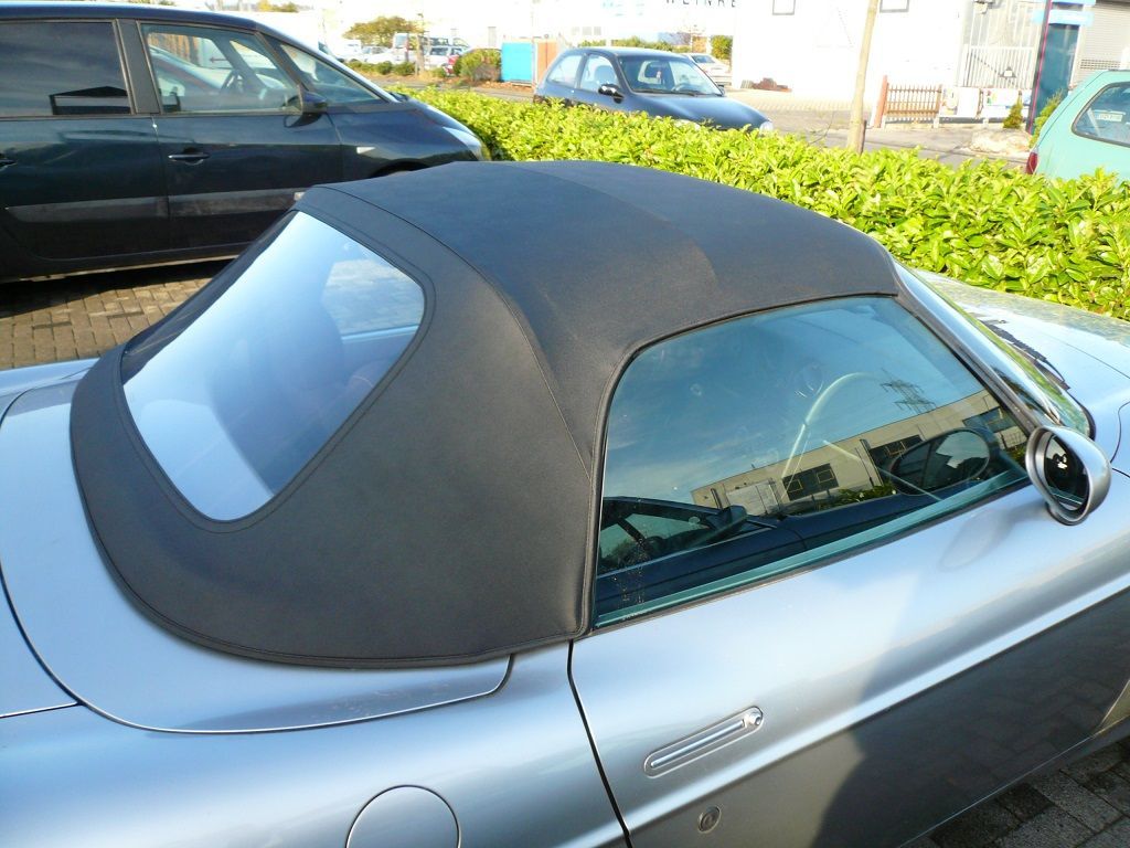 Fiat Barchetta , Verdeckbezug Sonnenland Stoff schwarz geliefert und montiert.