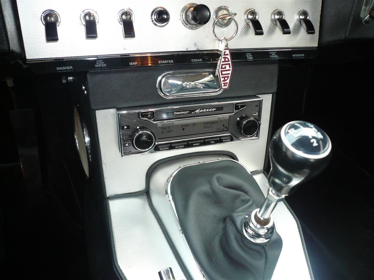 Becker Mexico Retro Radionavigation und Musikanlage mit Subwoofer nachgerüstet.