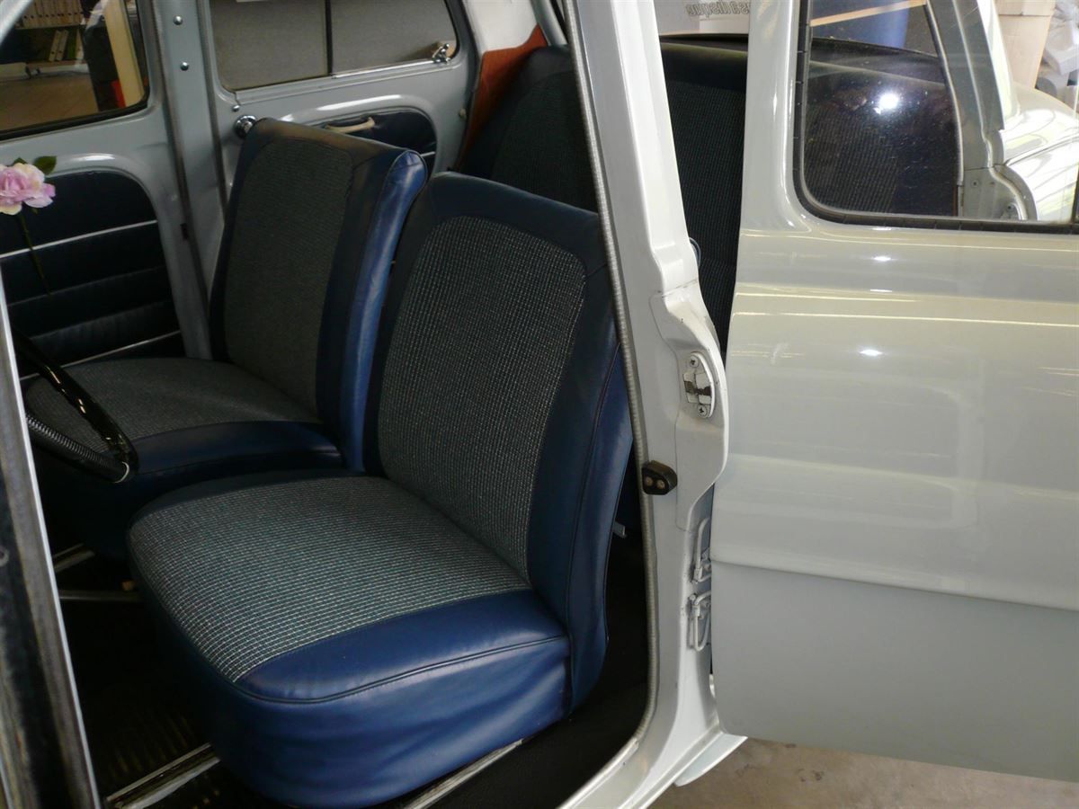 Renault Daufine, Innenausstattung in Kunstleder/Stoff neu angefertigt und montiert.