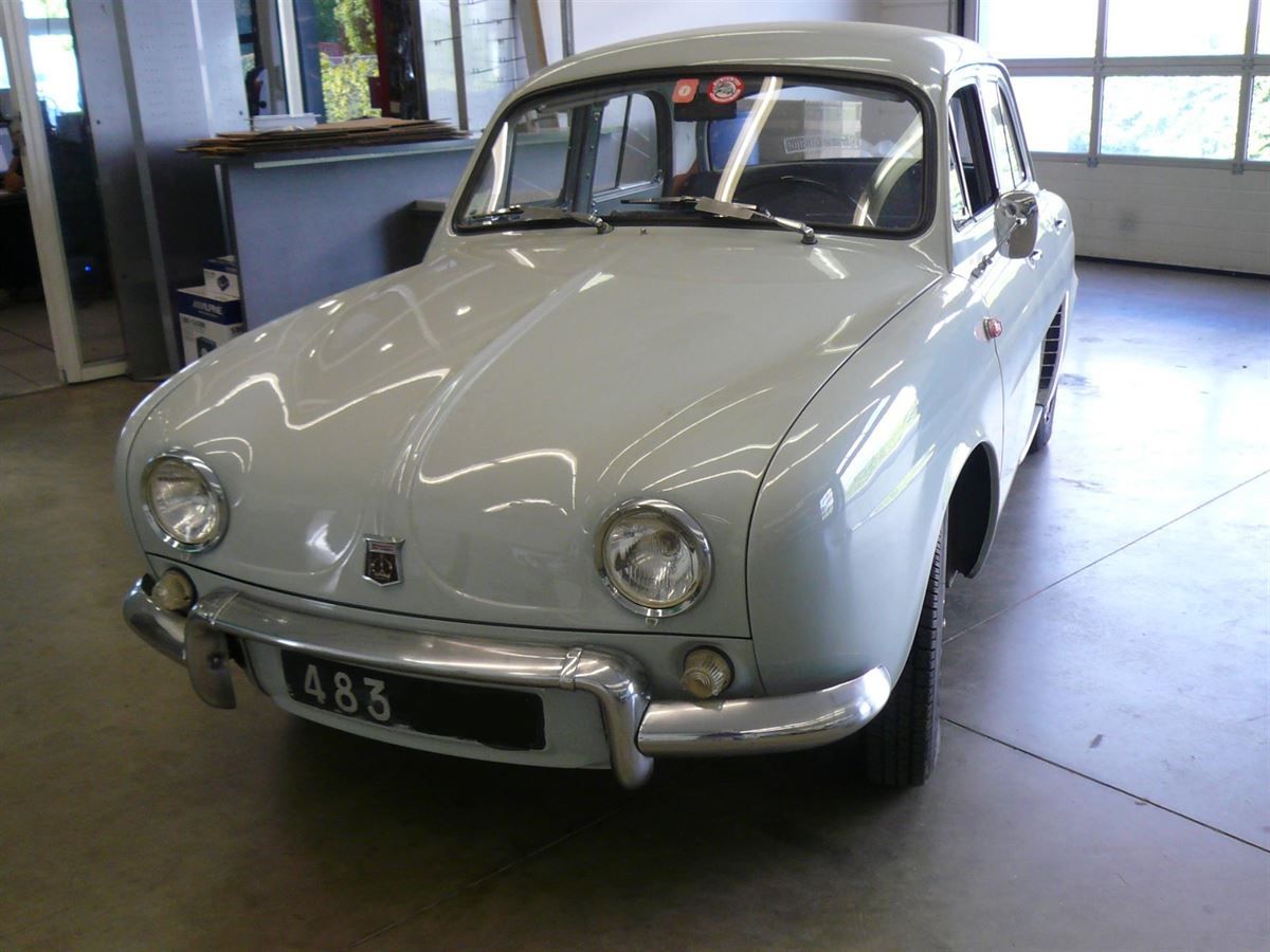 Renault Daufine, Innenausstattung in Kunstleder/Stoff neu angefertigt und montiert.