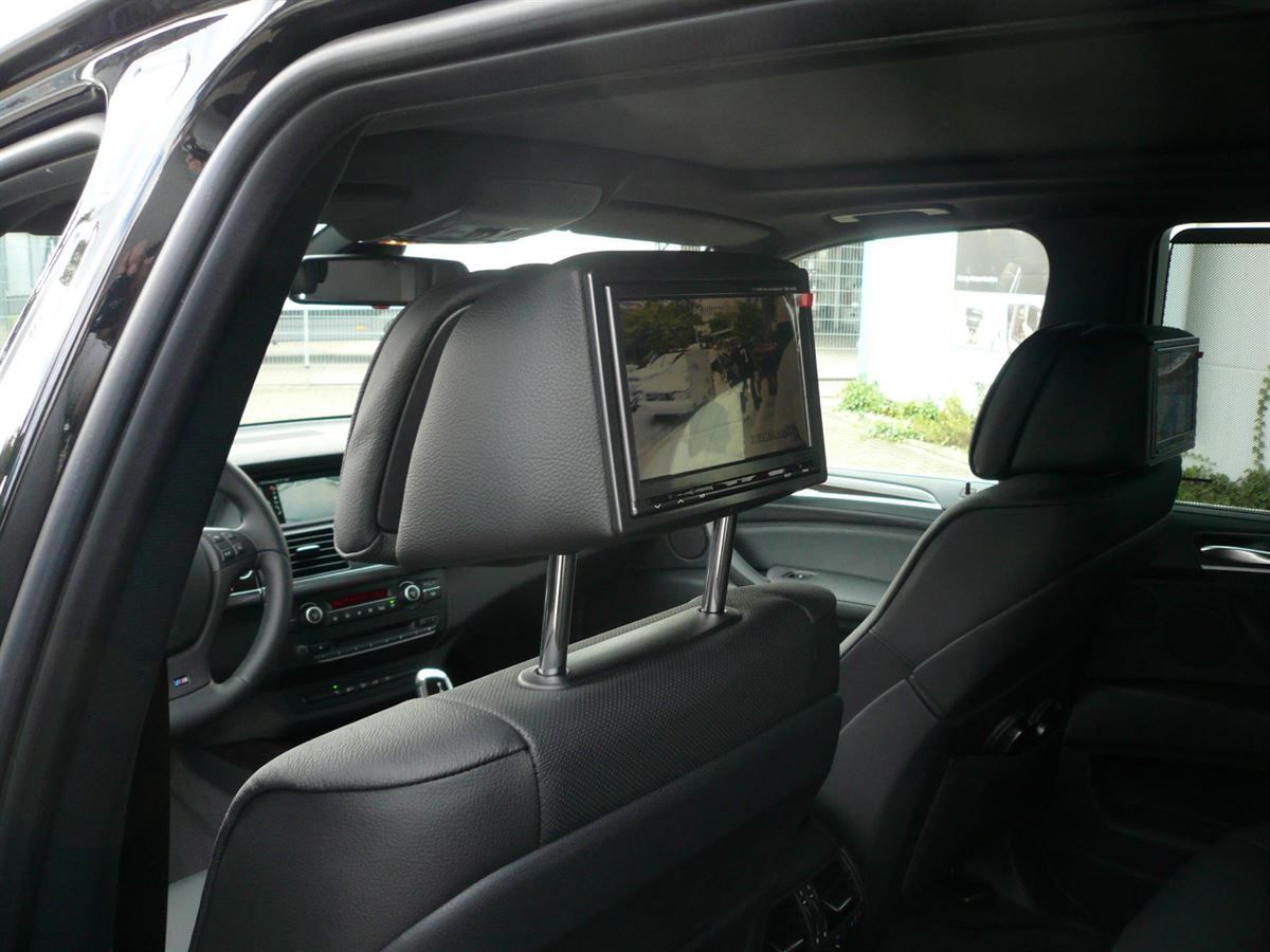 Alpine TME-M780 7zoll Monitor in die BMW X5 Kopfstütze eingearbeitet, um DVD und DVB-T zu schauen.