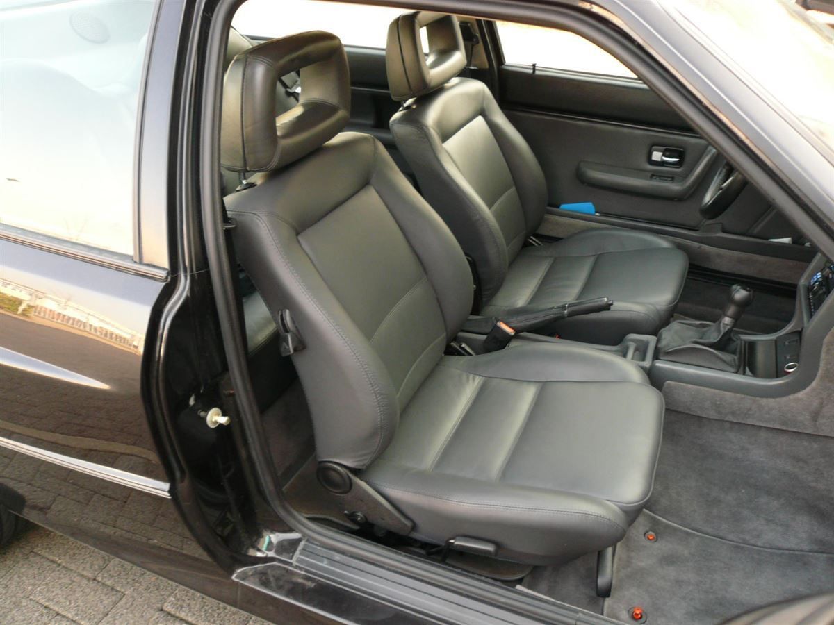 Komplette Innenausstattung in Leder neu angefertigt und montiert.