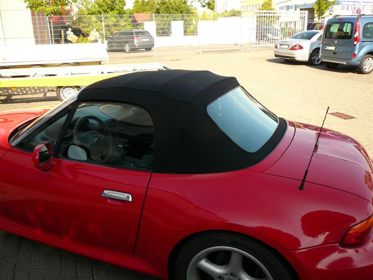 BMW Z3 , Verdeckbezug Sonnenland Stoff schwarz geliefert und montiert.