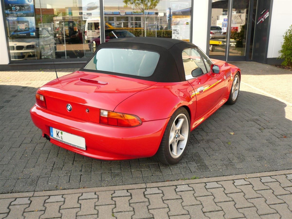 BMW Z3 , Verdeckbezug Sonnenland Stoff schwarz geliefert und montiert.