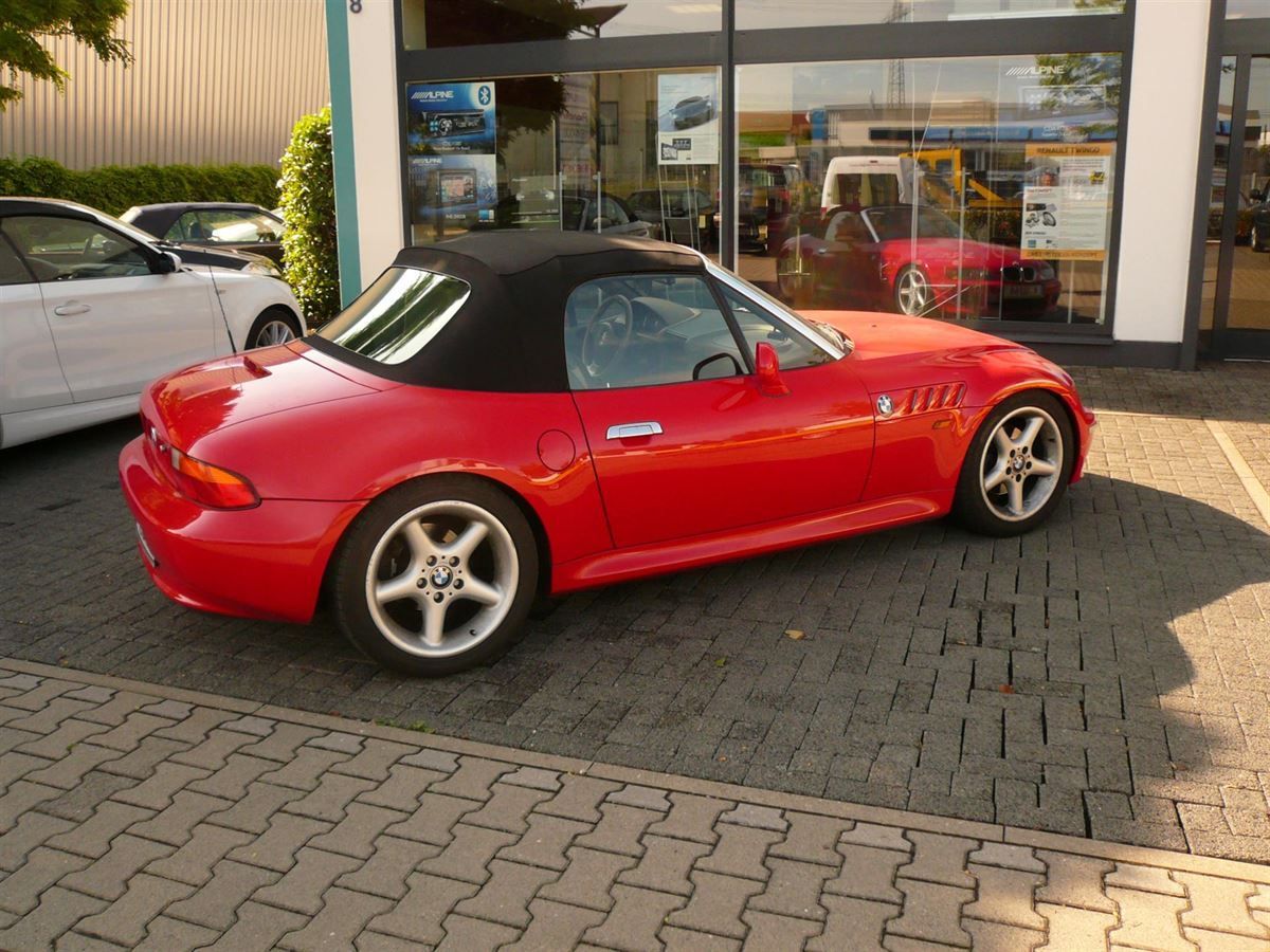 BMW Z3 , Verdeckbezug Sonnenland Stoff schwarz geliefert und montiert.