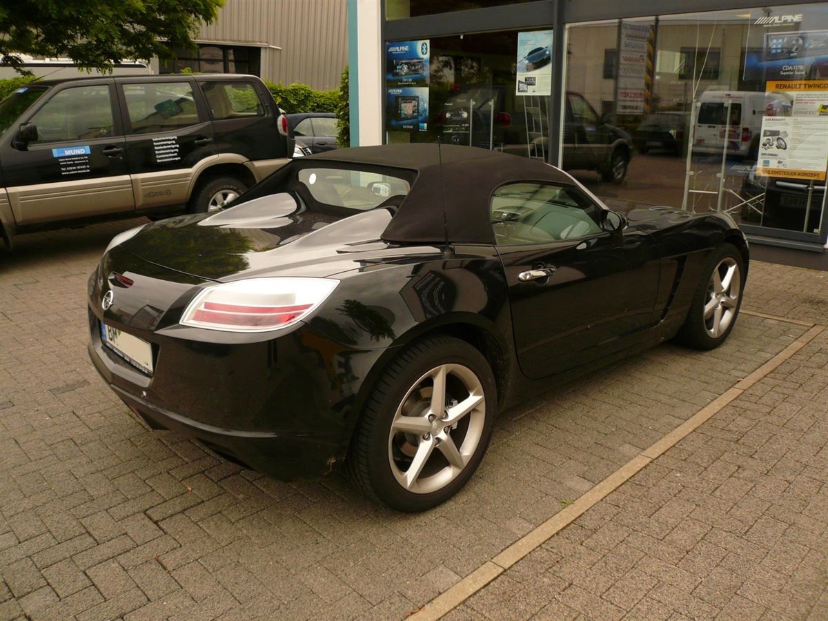 Opel GT, Verdeckbezug in Sonnenland Stoff schwarz geliefert und montiert.