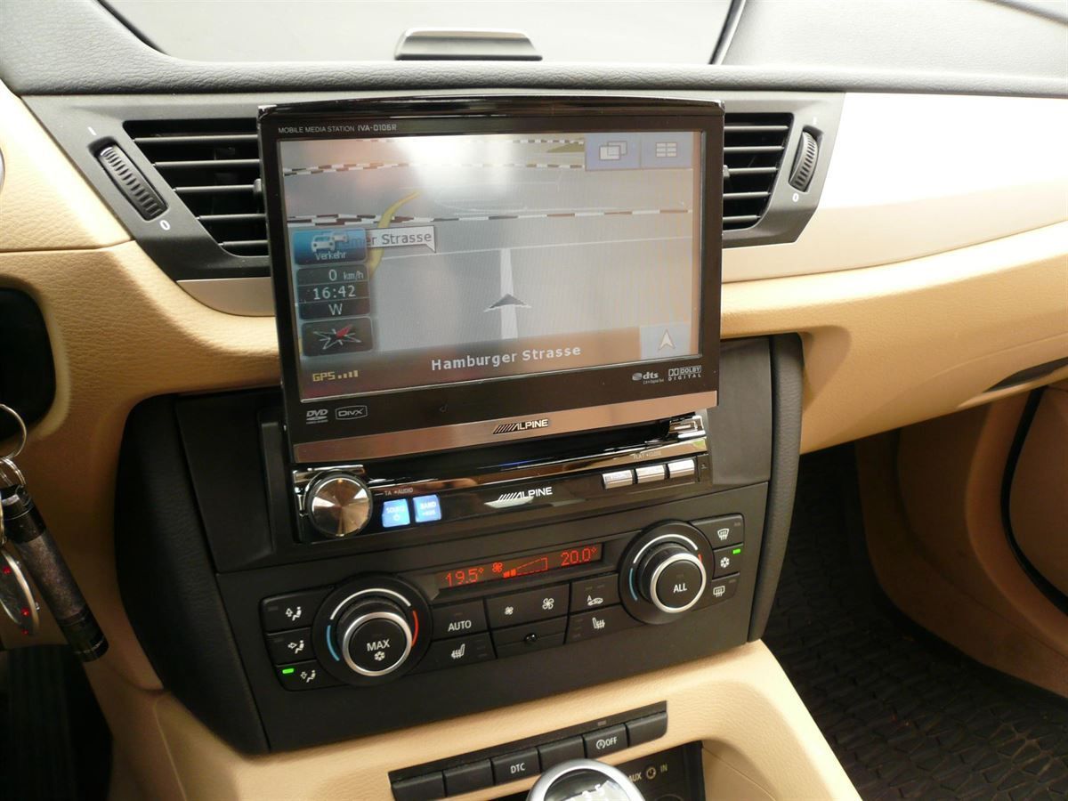 Alpine IVA-D511R und Navigationsrechner NVE-M300P im BMW X1 nachgerüstet.