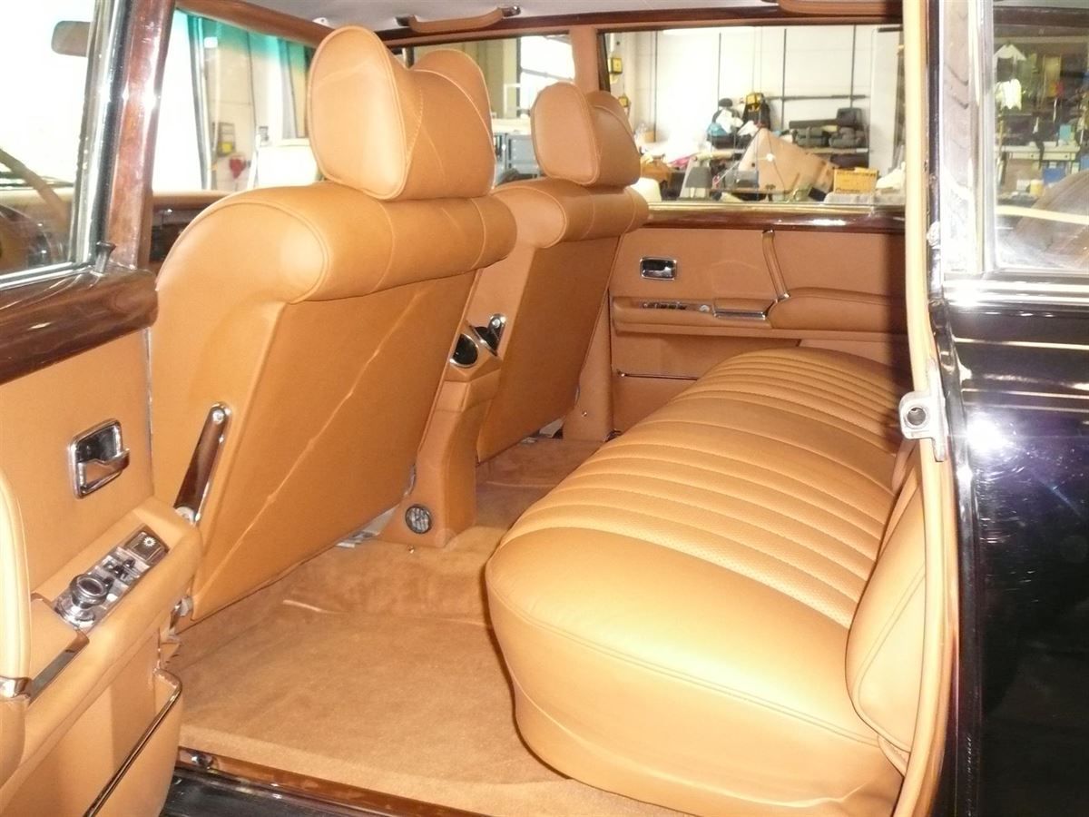 Komplette Innenausstattung, Himmel & Teppichgarnitur neu angefertigt und montiert.