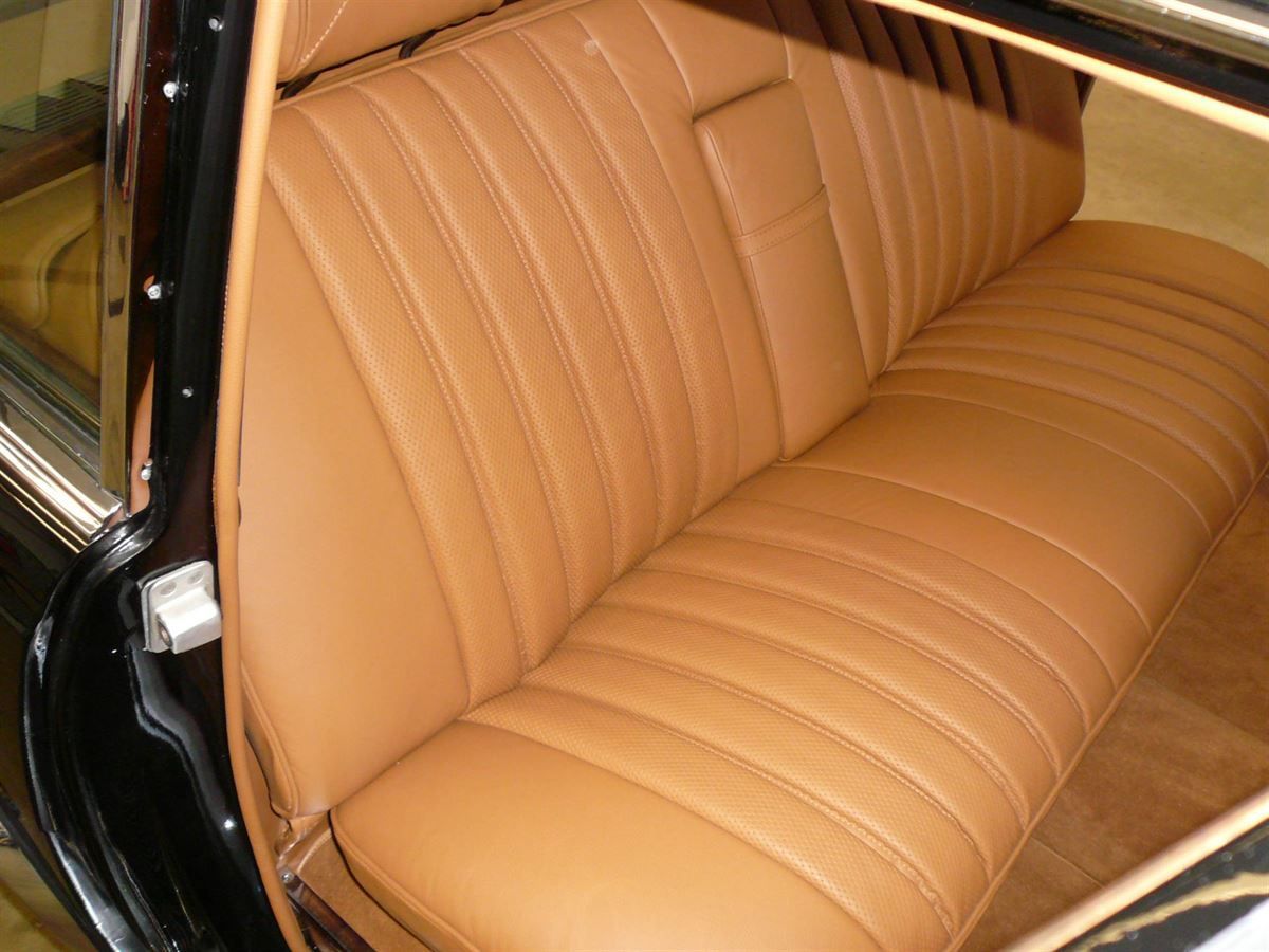 Komplette Innenausstattung, Himmel & Teppichgarnitur neu angefertigt und montiert.