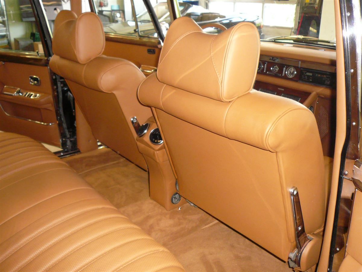 Komplette Innenausstattung, Himmel & Teppichgarnitur neu angefertigt und montiert.