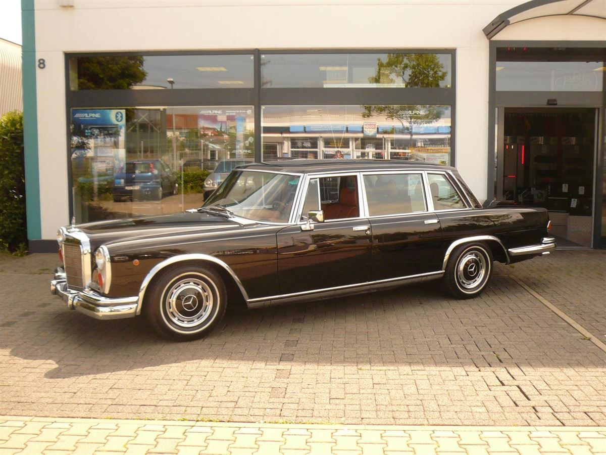 Komplette Innenausstattung, Himmel & Teppichgarnitur neu angefertigt und montiert.