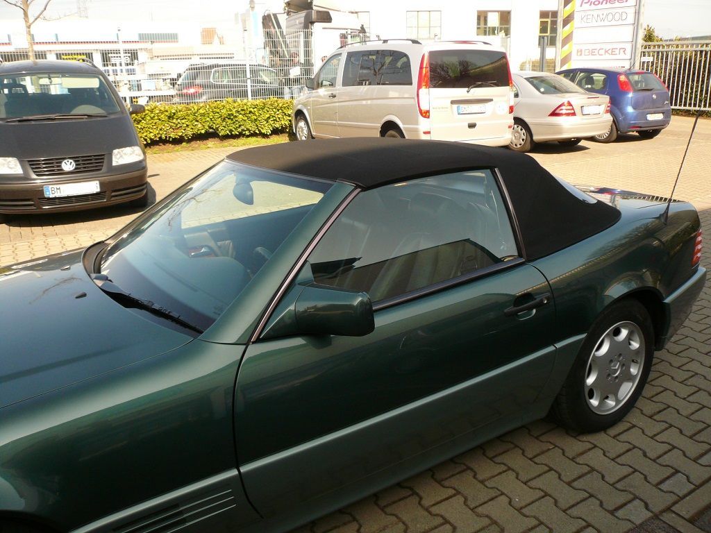 Mercedes SL 129er, Verdeckbezug in Sonnenland Stoff schwarz geliefert und montiert.