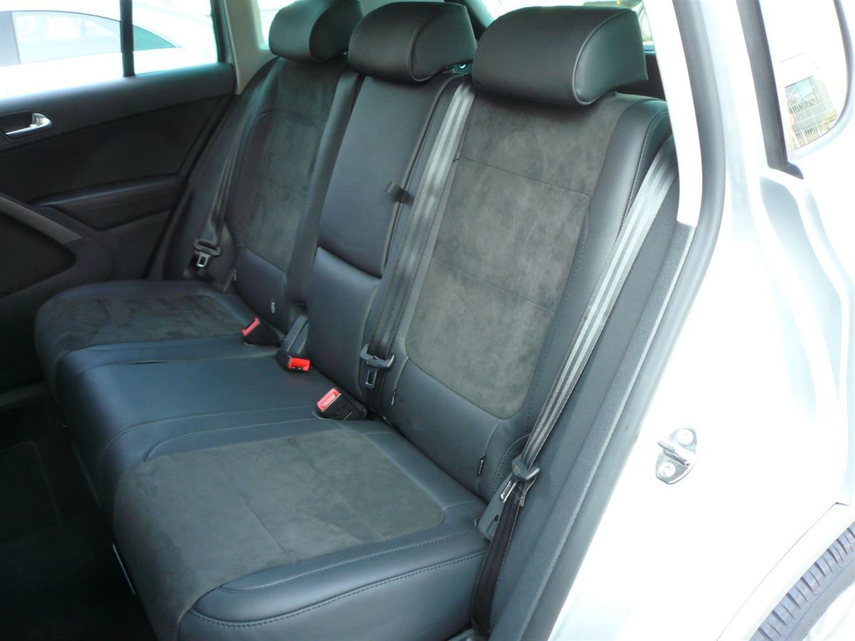 VW Tiguan, Innenausstattung in Leder/Alcantara neu angefertigt und montiert.